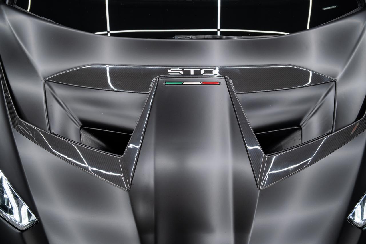 2021 Lamborghini Huracan STO photo 4