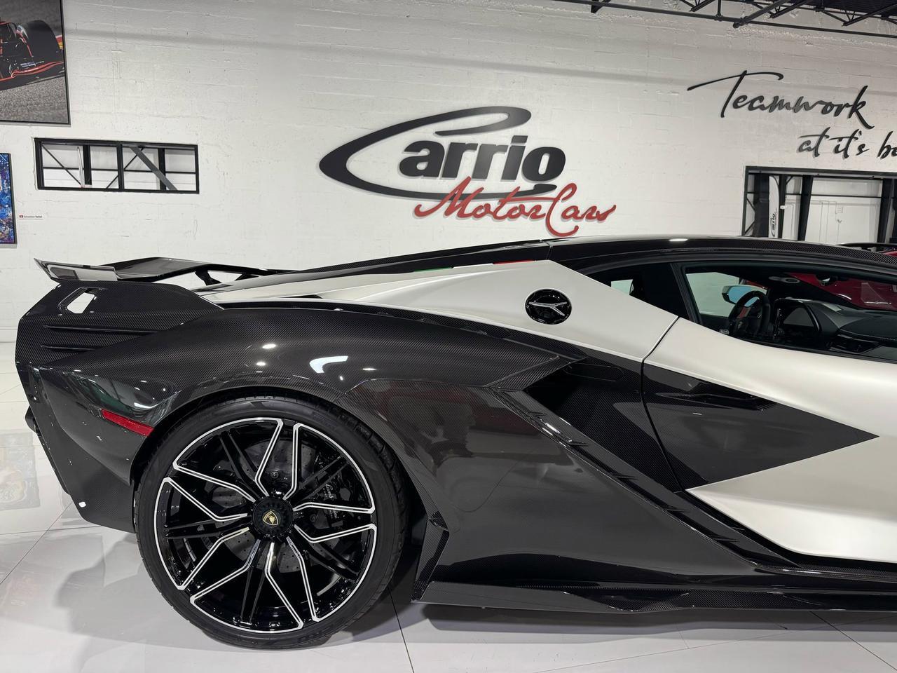 2021 Lamborghini Sian FKP37 1 of 63 for the world!!! Bianco Phanes paint w/ exposed carbon!! Fort Lauderdale FL