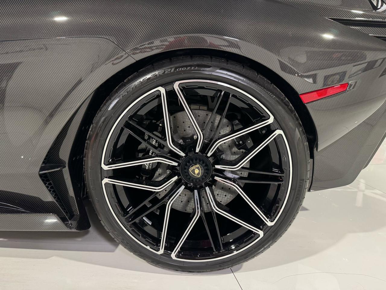 2021 Lamborghini Sian FKP37 1 of 63 for the world!!! Bianco Phanes paint w/ exposed carbon!! Fort Lauderdale FL