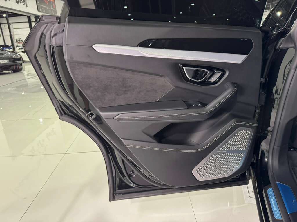 2021 Lamborghini Urus 1016 WIDE BODY KIT! Nero Helene paint, factory Akrapovic exhaust, Bang & Olufsen audio & MUCH MORE!! Fort Lauderdale FL