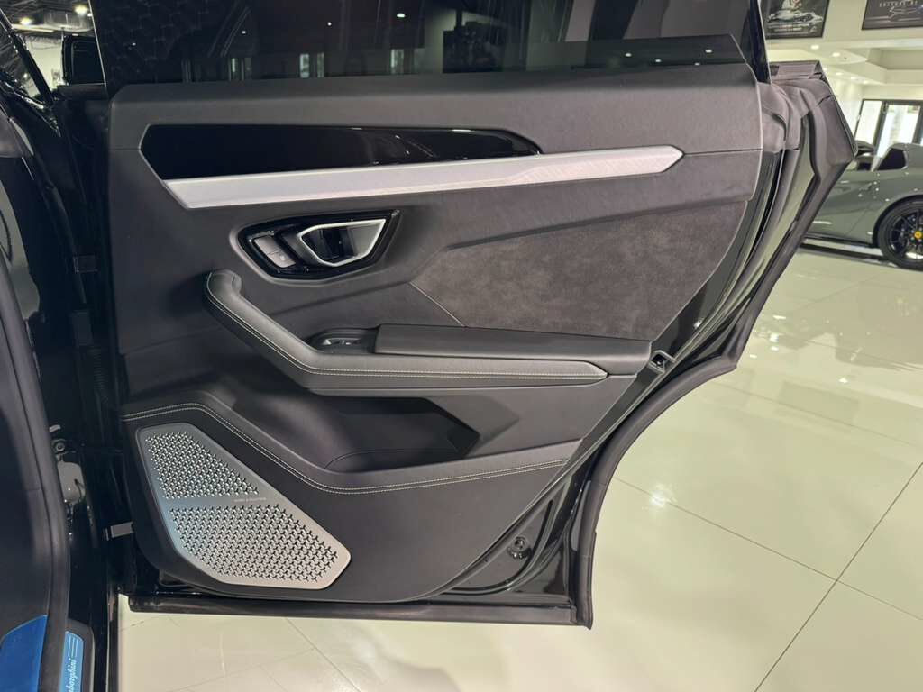 2021 Lamborghini Urus 1016 WIDE BODY KIT! Nero Helene paint, factory Akrapovic exhaust, Bang & Olufsen audio & MUCH MORE!! Fort Lauderdale FL
