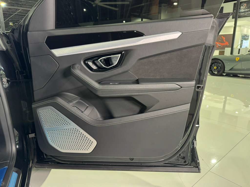 2021 Lamborghini Urus 1016 WIDE BODY KIT! Nero Helene paint, factory Akrapovic exhaust, Bang & Olufsen audio & MUCH MORE!! Fort Lauderdale FL
