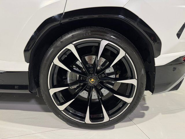 2021 Lamborghini Urus Bianco Monocerus Matt paint, interior carbon fiber trim, Bang & Olufsen audio AND MUCH MORE!!! Fort Lauderdale FL