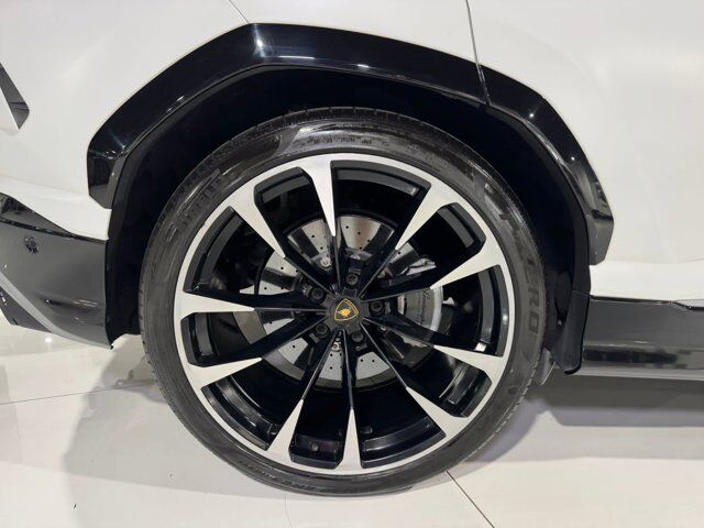 2021 Lamborghini Urus Bianco Monocerus Matt paint, interior carbon fiber trim, Bang & Olufsen audio AND MUCH MORE!!! Fort Lauderdale FL