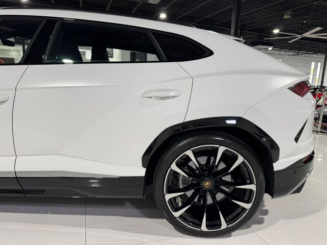 2021 Lamborghini Urus Bianco Monocerus Matt paint, interior carbon fiber trim, Bang & Olufsen audio AND MUCH MORE!!! Fort Lauderdale FL