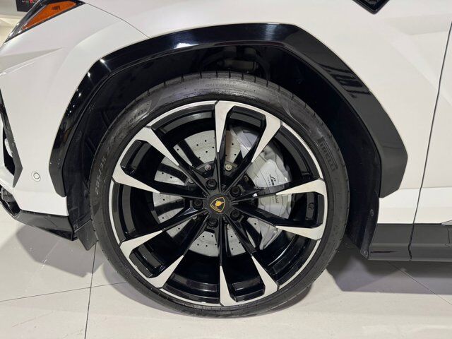 2021 Lamborghini Urus Bianco Monocerus Matt paint, interior carbon fiber trim, Bang & Olufsen audio AND MUCH MORE!!! Fort Lauderdale FL