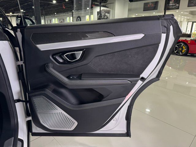 2021 Lamborghini Urus Bianco Monocerus Matt paint, interior carbon fiber trim, Bang & Olufsen audio AND MUCH MORE!!! Fort Lauderdale FL