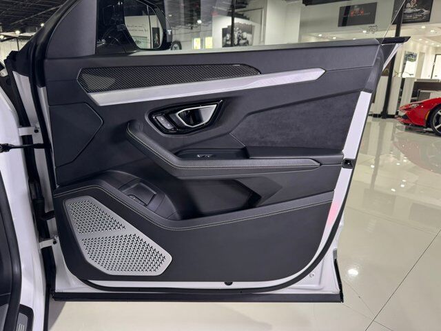 2021 Lamborghini Urus Bianco Monocerus Matt paint, interior carbon fiber trim, Bang & Olufsen audio AND MUCH MORE!!! Fort Lauderdale FL