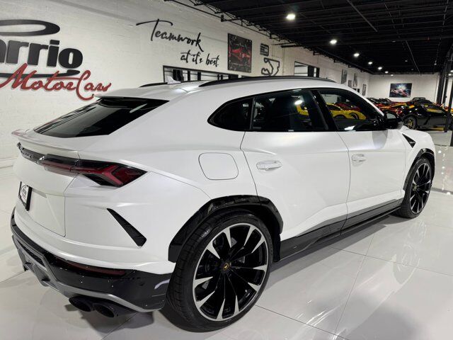 2021 Lamborghini Urus Bianco Monocerus Matt paint, interior carbon fiber trim, Bang & Olufsen audio AND MUCH MORE!!! Fort Lauderdale FL