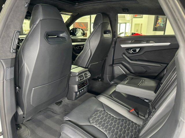 2021 Lamborghini Urus Bianco Monocerus Matt paint, interior carbon fiber trim, Bang & Olufsen audio AND MUCH MORE!!! Fort Lauderdale FL