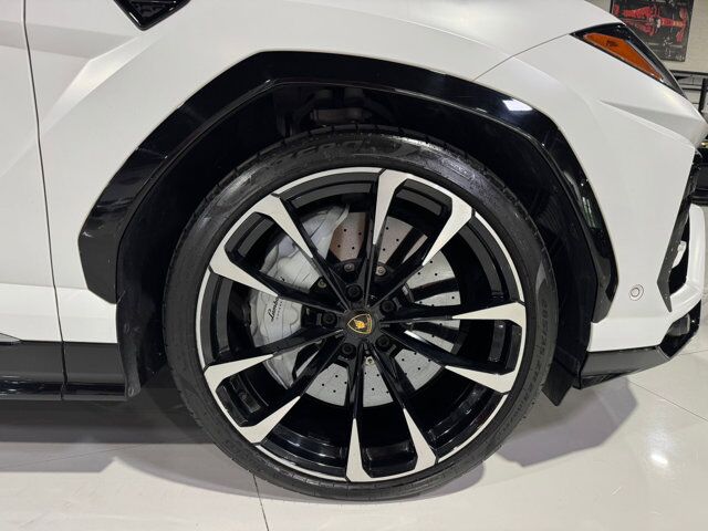 2021 Lamborghini Urus Bianco Monocerus Matt paint, interior carbon fiber trim, Bang & Olufsen audio AND MUCH MORE!!! Fort Lauderdale FL