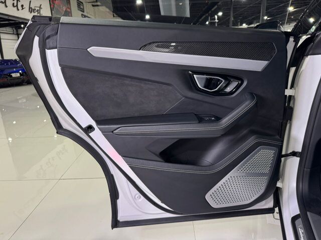2021 Lamborghini Urus Bianco Monocerus Matt paint, interior carbon fiber trim, Bang & Olufsen audio AND MUCH MORE!!! Fort Lauderdale FL