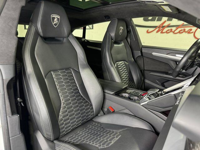 2021 Lamborghini Urus Bianco Monocerus Matt paint, interior carbon fiber trim, Bang & Olufsen audio AND MUCH MORE!!! Fort Lauderdale FL