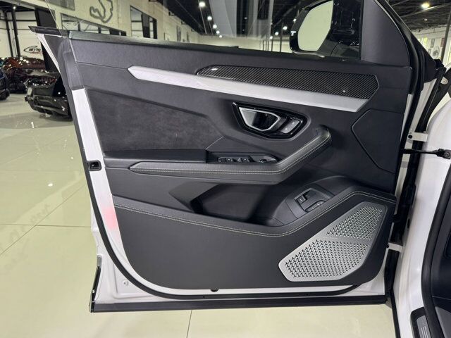 2021 Lamborghini Urus Bianco Monocerus Matt paint, interior carbon fiber trim, Bang & Olufsen audio AND MUCH MORE!!! Fort Lauderdale FL