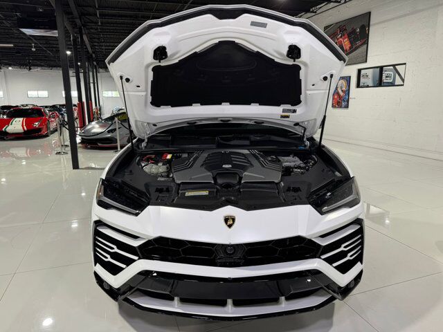 2021 Lamborghini Urus Bianco Monocerus Matt paint, interior carbon fiber trim, Bang & Olufsen audio AND MUCH MORE!!! Fort Lauderdale FL