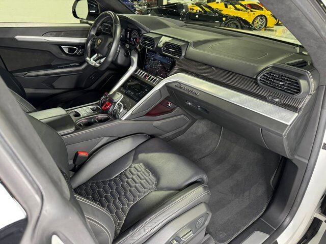 2021 Lamborghini Urus Bianco Monocerus Matt paint, interior carbon fiber trim, Bang & Olufsen audio AND MUCH MORE!!! Fort Lauderdale FL