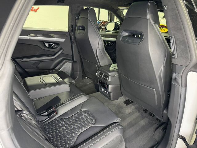 2021 Lamborghini Urus Bianco Monocerus Matt paint, interior carbon fiber trim, Bang & Olufsen audio AND MUCH MORE!!! Fort Lauderdale FL