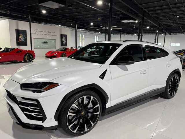 2021 Lamborghini Urus Bianco Monocerus Matt paint, interior carbon fiber trim, Bang & Olufsen audio AND MUCH MORE!!! Fort Lauderdale FL