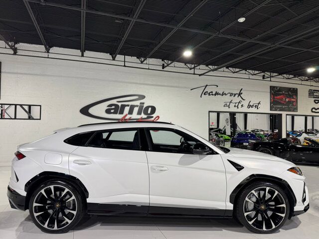 2021 Lamborghini Urus Bianco Monocerus Matt paint, interior carbon fiber trim, Bang & Olufsen audio AND MUCH MORE!!! Fort Lauderdale FL