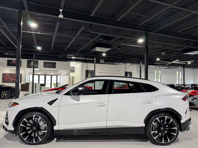 2021 Lamborghini Urus Bianco Monocerus Matt paint, interior carbon fiber trim, Bang & Olufsen audio AND MUCH MORE!!! Fort Lauderdale FL