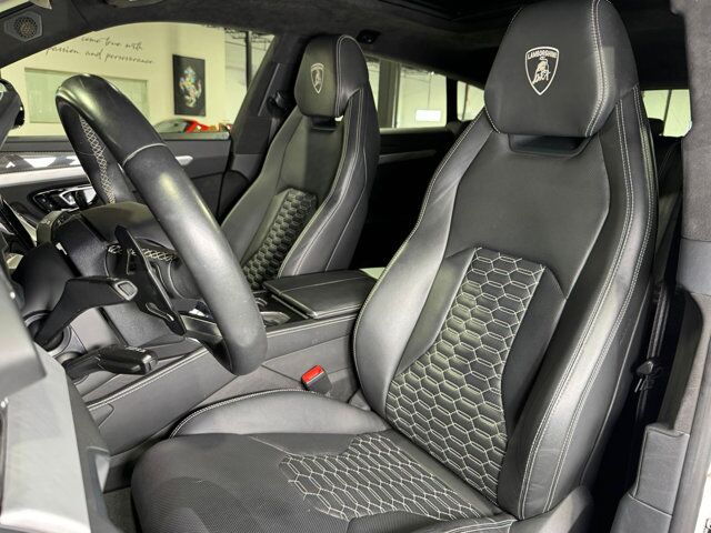 2021 Lamborghini Urus Bianco Monocerus Matt paint, interior carbon fiber trim, Bang & Olufsen audio AND MUCH MORE!!! Fort Lauderdale FL