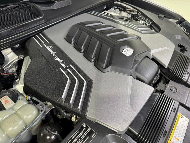 2021 Lamborghini Urus Bianco Monocerus Matt paint, interior carbon fiber trim, Bang & Olufsen audio AND MUCH MORE!!! Fort Lauderdale FL