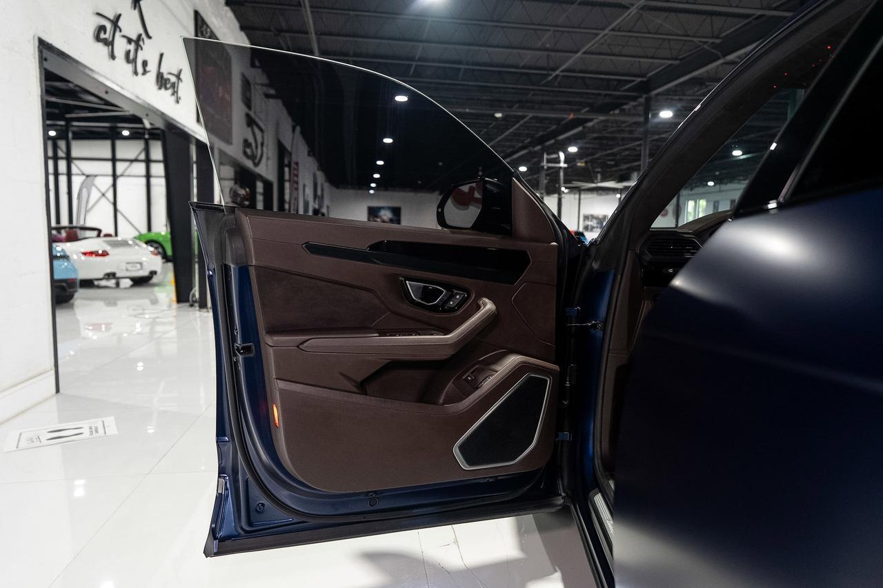 2021 Lamborghini Urus Blu Astraeus Matt paint, Arancio Atlas calipers, Marrone Elpis leather/Alcantara interior AND MORE!! Fort Lauderdale FL