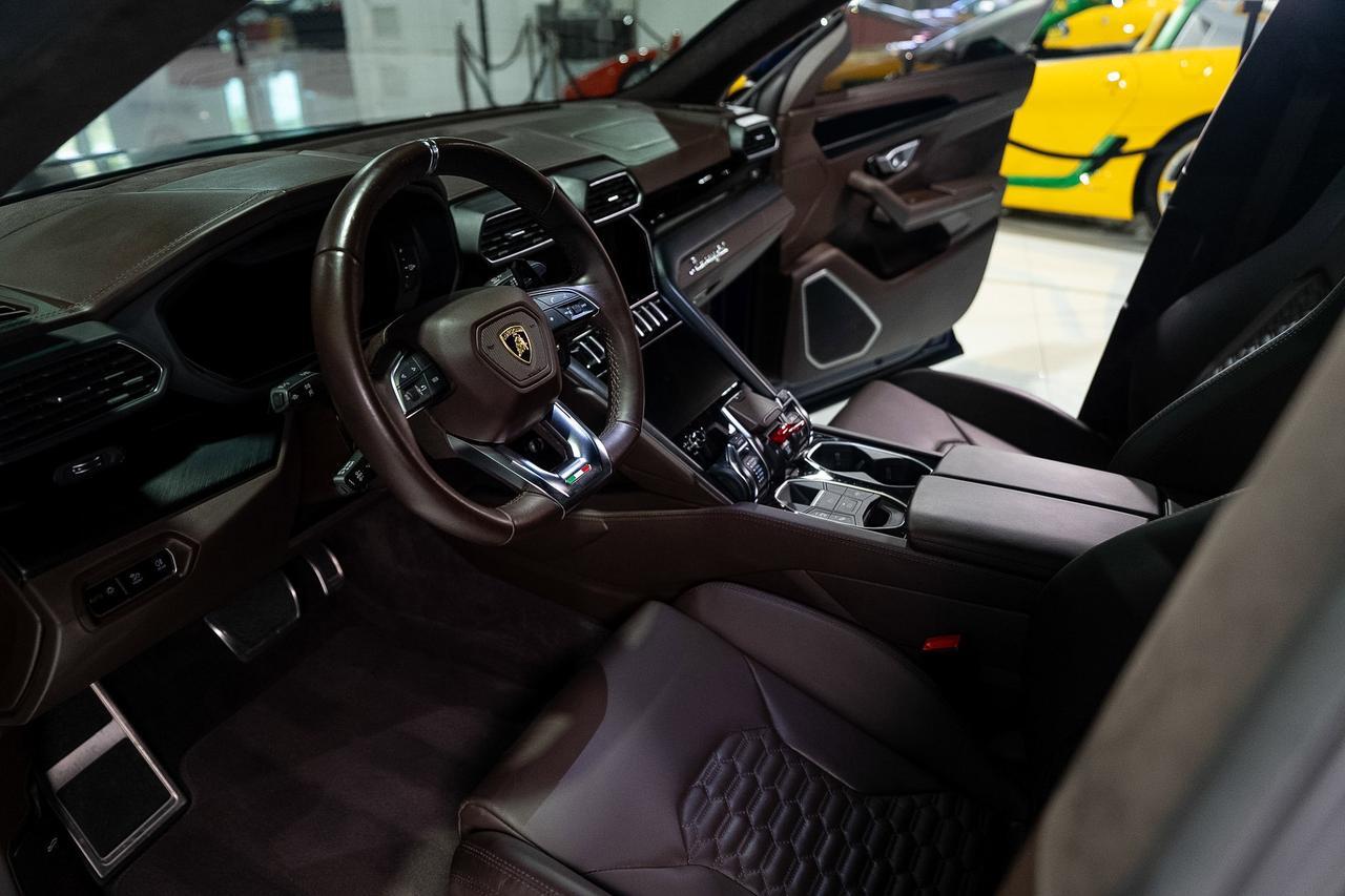2021 Lamborghini Urus Blu Astraeus Matt paint, Arancio Atlas calipers, Marrone Elpis leather/Alcantara interior AND MORE!! Fort Lauderdale FL