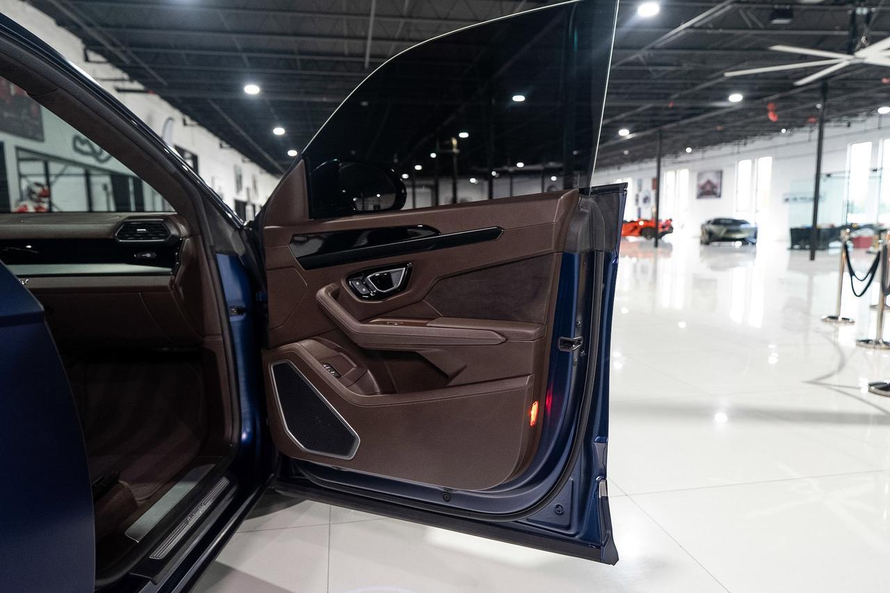 2021 Lamborghini Urus Blu Astraeus Matt paint, Arancio Atlas calipers, Marrone Elpis leather/Alcantara interior AND MORE!! Fort Lauderdale FL