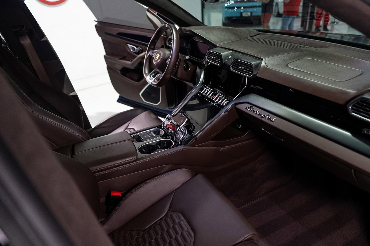2021 Lamborghini Urus Blu Astraeus Matt paint, Arancio Atlas calipers, Marrone Elpis leather/Alcantara interior AND MORE!! Fort Lauderdale FL