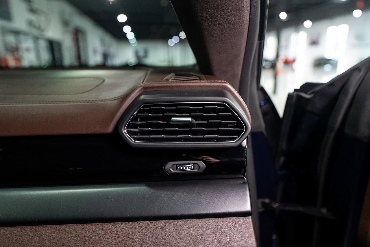 2021 Lamborghini Urus Blu Astraeus Matt paint, Arancio Atlas calipers, Marrone Elpis leather/Alcantara interior AND MORE!! Fort Lauderdale FL