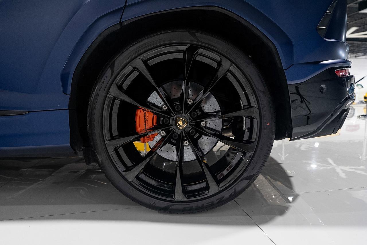 2021 Lamborghini Urus Blu Astraeus Matt paint, Arancio Atlas calipers, Marrone Elpis leather/Alcantara interior AND MORE!! Fort Lauderdale FL
