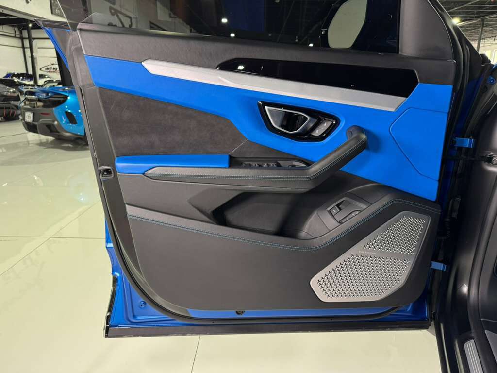 2021 Lamborghini Urus Blu Eleos Matt paint, Ad Personam options, panoramic roof, Bang & Olufsen audio AND MUCH MORE!! Fort Lauderdale FL