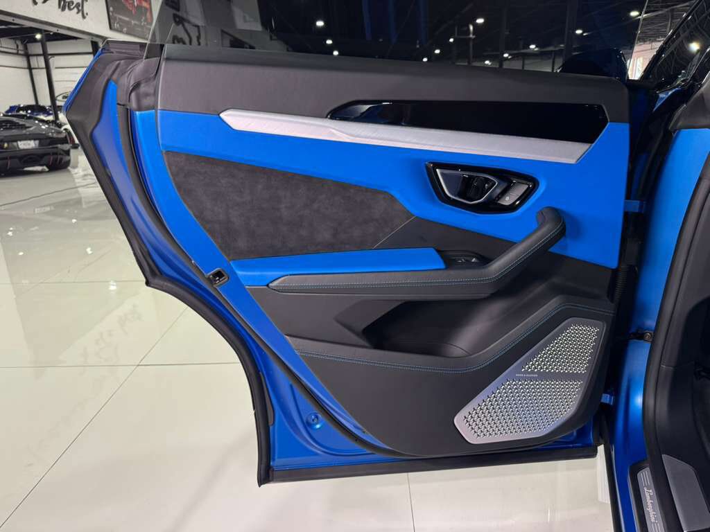 2021 Lamborghini Urus Blu Eleos Matt paint, Ad Personam options, panoramic roof, Bang & Olufsen audio AND MUCH MORE!! Fort Lauderdale FL