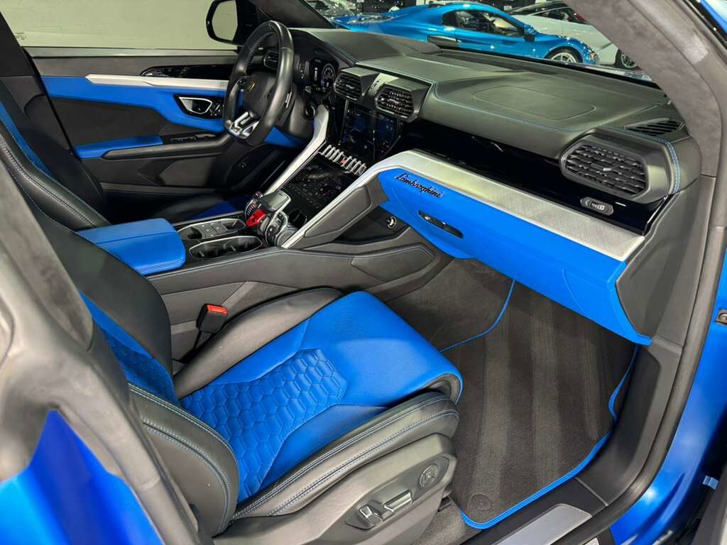 2021 Lamborghini Urus Blu Eleos Matt paint, Ad Personam options, panoramic roof, Bang & Olufsen audio AND MUCH MORE!! Fort Lauderdale FL