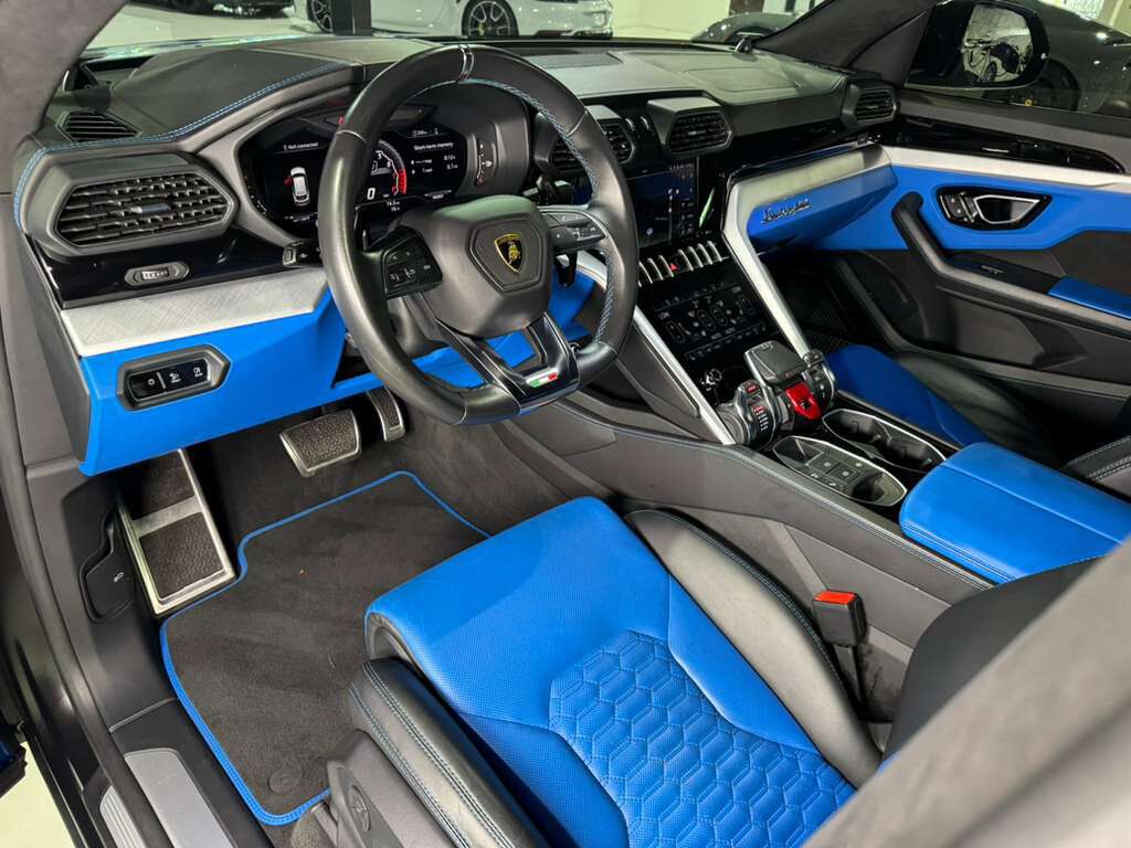 2021 Lamborghini Urus Blu Eleos Matt paint, Ad Personam options, panoramic roof, Bang & Olufsen audio AND MUCH MORE!! Fort Lauderdale FL