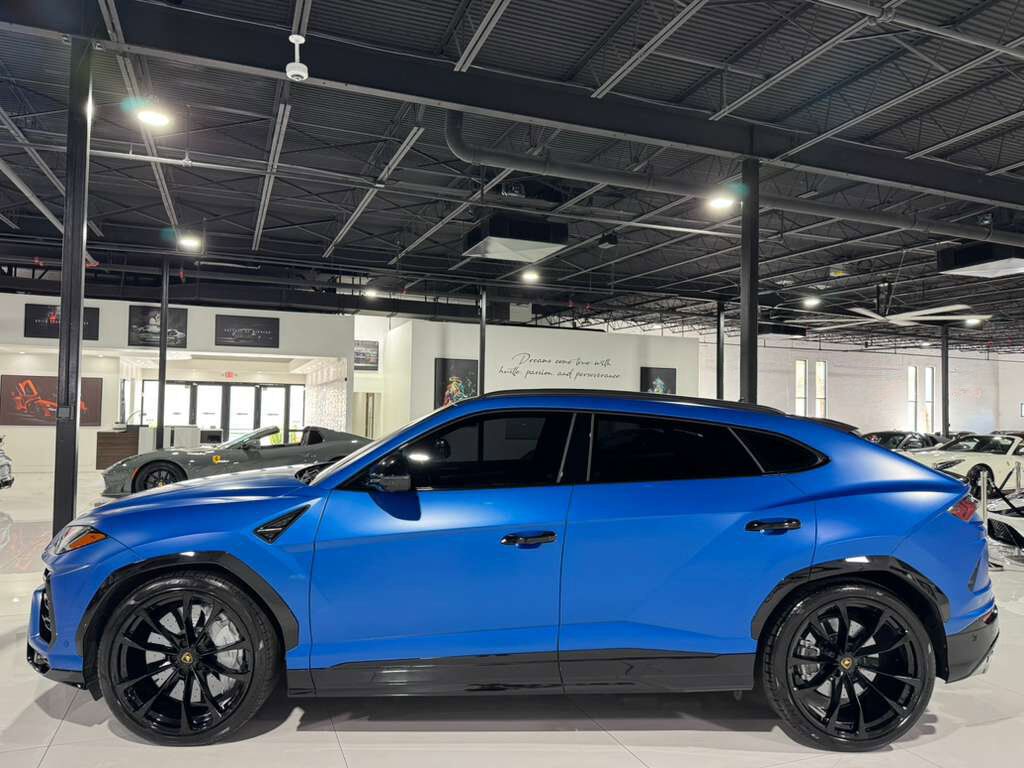 2021 Lamborghini Urus photo 4