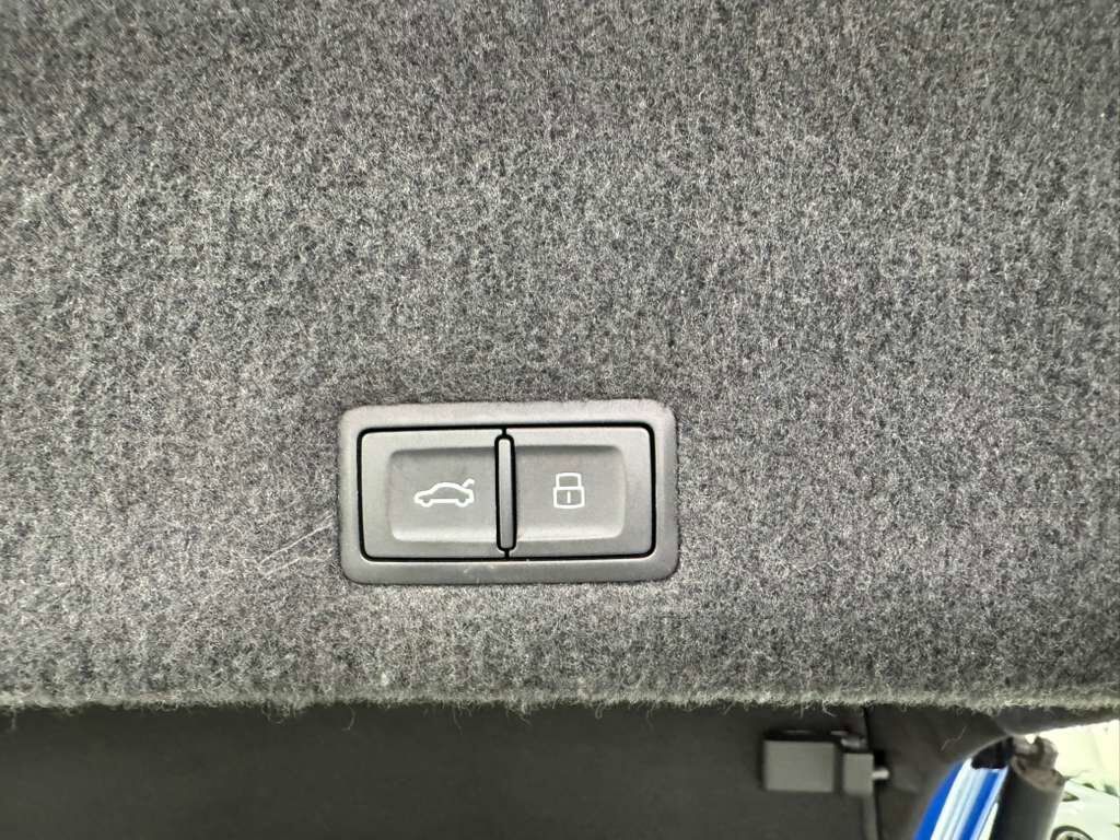 2021 Lamborghini Urus Blu Eleos Matt paint, Ad Personam options, panoramic roof, Bang & Olufsen audio AND MUCH MORE!! Fort Lauderdale FL