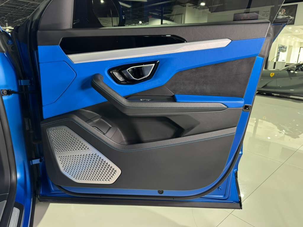2021 Lamborghini Urus Blu Eleos Matt paint, Ad Personam options, panoramic roof, Bang & Olufsen audio AND MUCH MORE!! Fort Lauderdale FL