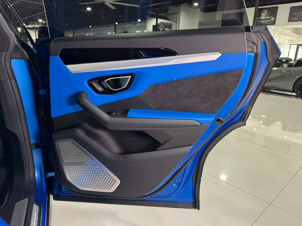 2021 Lamborghini Urus Blu Eleos Matt paint, Ad Personam options, panoramic roof, Bang & Olufsen audio AND MUCH MORE!! Fort Lauderdale FL