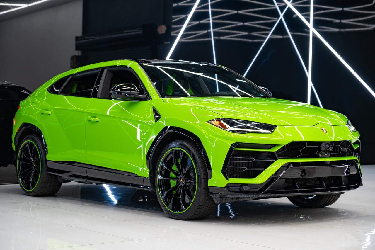 2021 Lamborghini Urus Graphite Capsule