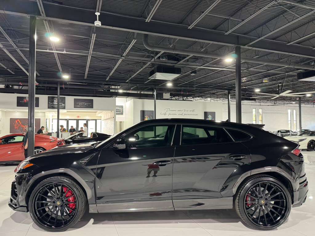 2021 Lamborghini Urus WIDE BODY KIT!! Nero Helene paint, pano roof, Bang & Olufsen audio system AND MUCH MORE!! Fort Lauderdale FL