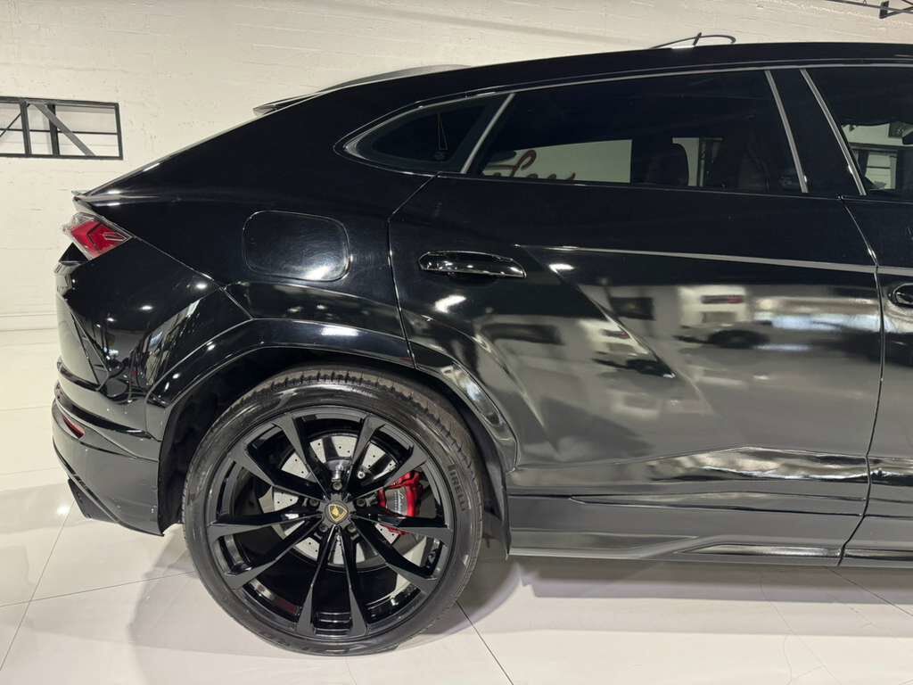 2021 Lamborghini Urus panoramic roof, Bang & Olufsen audio system, interior carbon trim AND MUCH MORE!! Fort Lauderdale FL