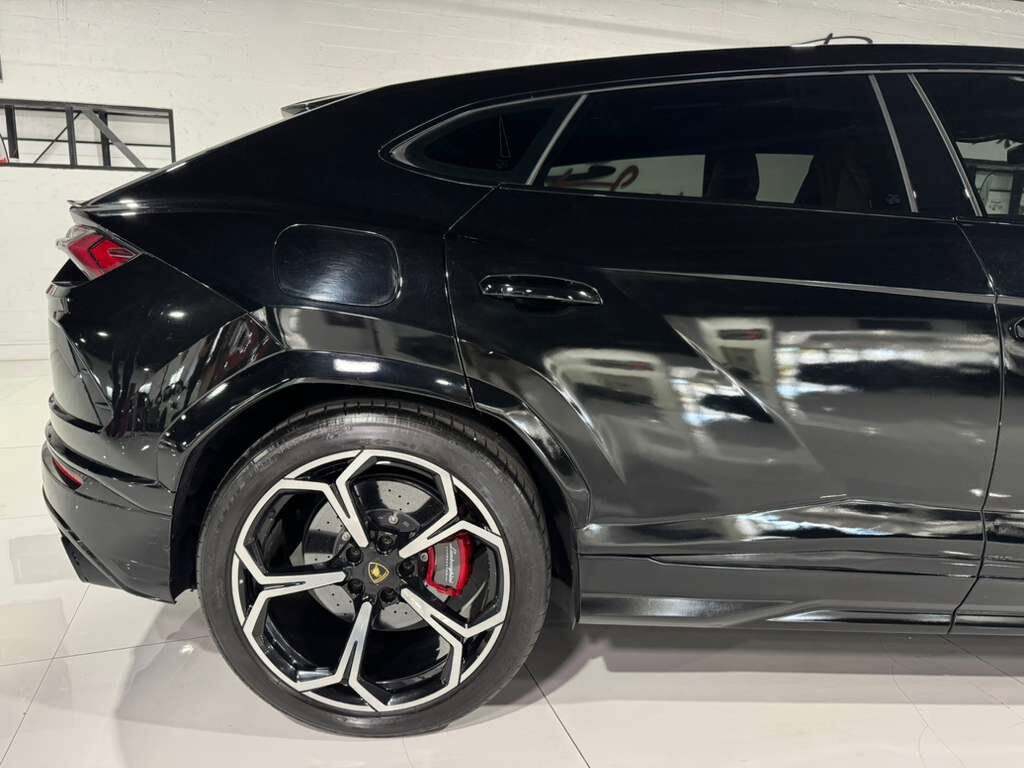 2021 Lamborghini Urus panoramic roof, Bang & Olufsen audio system, interior carbon trim AND MUCH MORE!! Fort Lauderdale FL