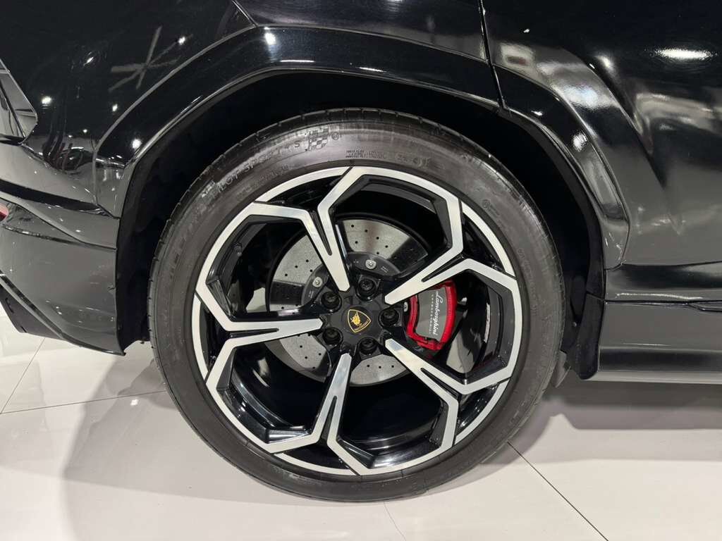 2021 Lamborghini Urus panoramic roof, Bang & Olufsen audio system, interior carbon trim AND MUCH MORE!! Fort Lauderdale FL