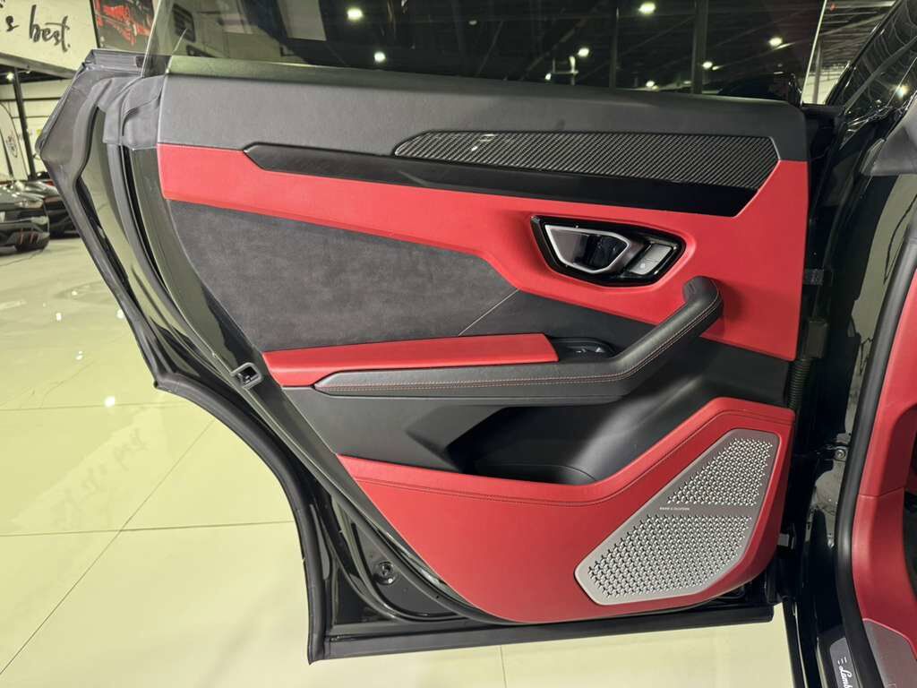 2021 Lamborghini Urus panoramic roof, Bang & Olufsen audio system, interior carbon trim AND MUCH MORE!! Fort Lauderdale FL
