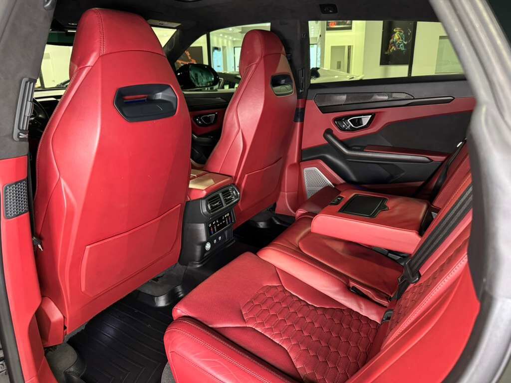 2021 Lamborghini Urus panoramic roof, Bang & Olufsen audio system, interior carbon trim AND MUCH MORE!! Fort Lauderdale FL