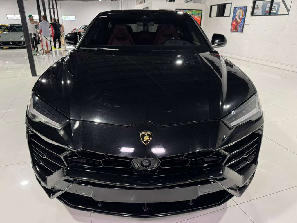 2021 Lamborghini Urus panoramic roof, Bang & Olufsen audio system, interior carbon trim AND MUCH MORE!!