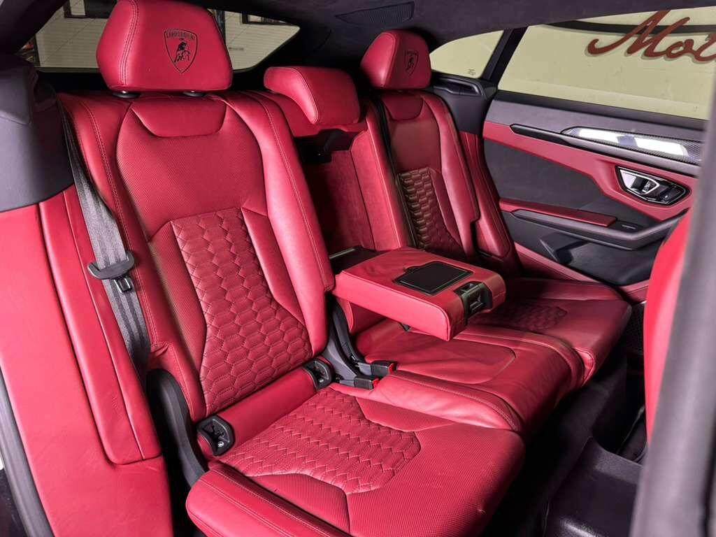 2021 Lamborghini Urus panoramic roof, Bang & Olufsen audio system, interior carbon trim AND MUCH MORE!! Fort Lauderdale FL