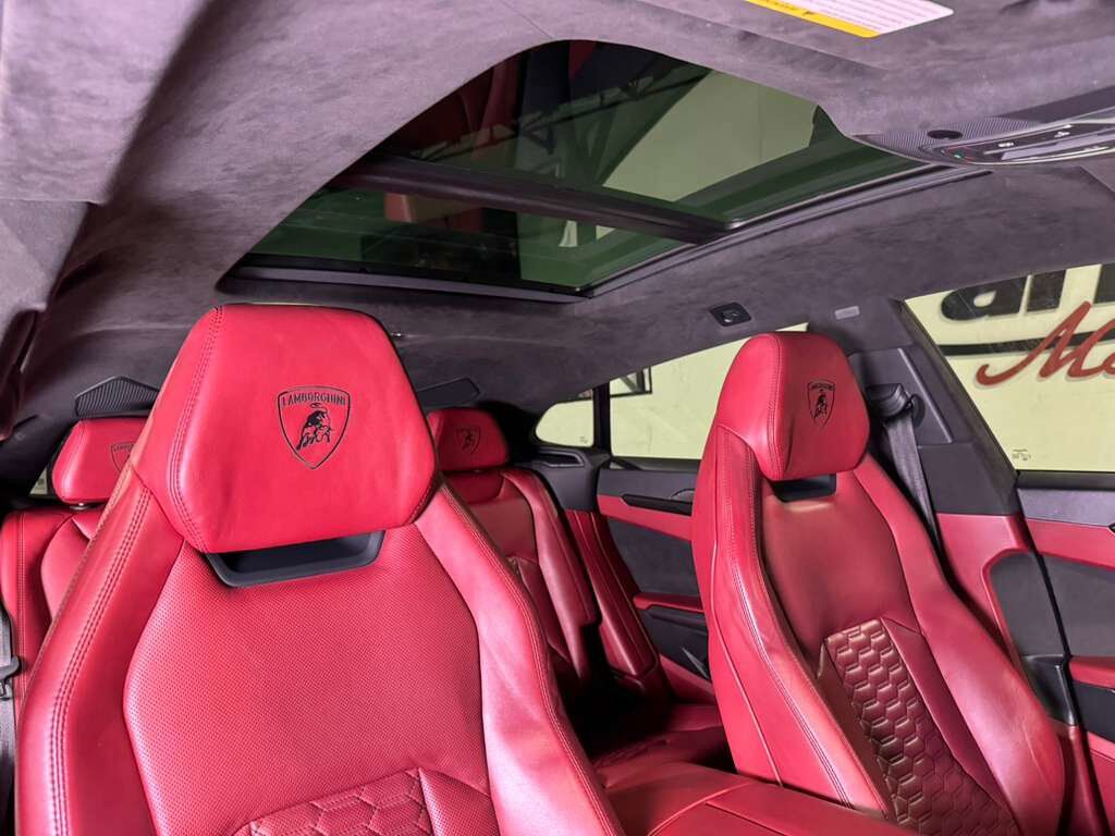 2021 Lamborghini Urus panoramic roof, Bang & Olufsen audio system, interior carbon trim AND MUCH MORE!! Fort Lauderdale FL